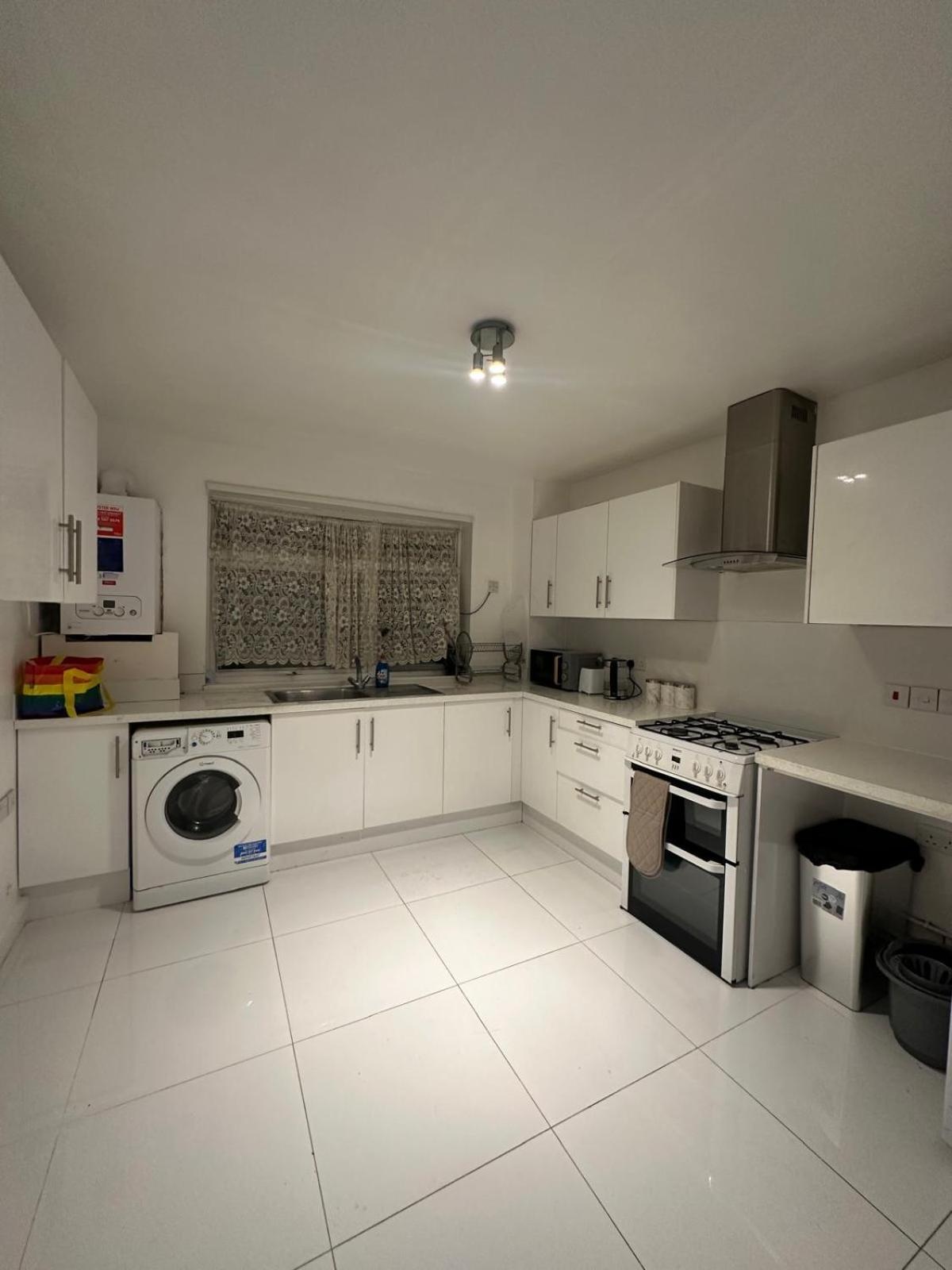 Modern Room In A 4 Bedroom Flat In London, Shared Bathroom! Luaran gambar