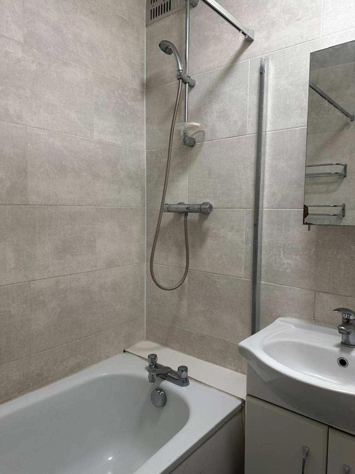 Modern Room In A 4 Bedroom Flat In London, Shared Bathroom! Luaran gambar