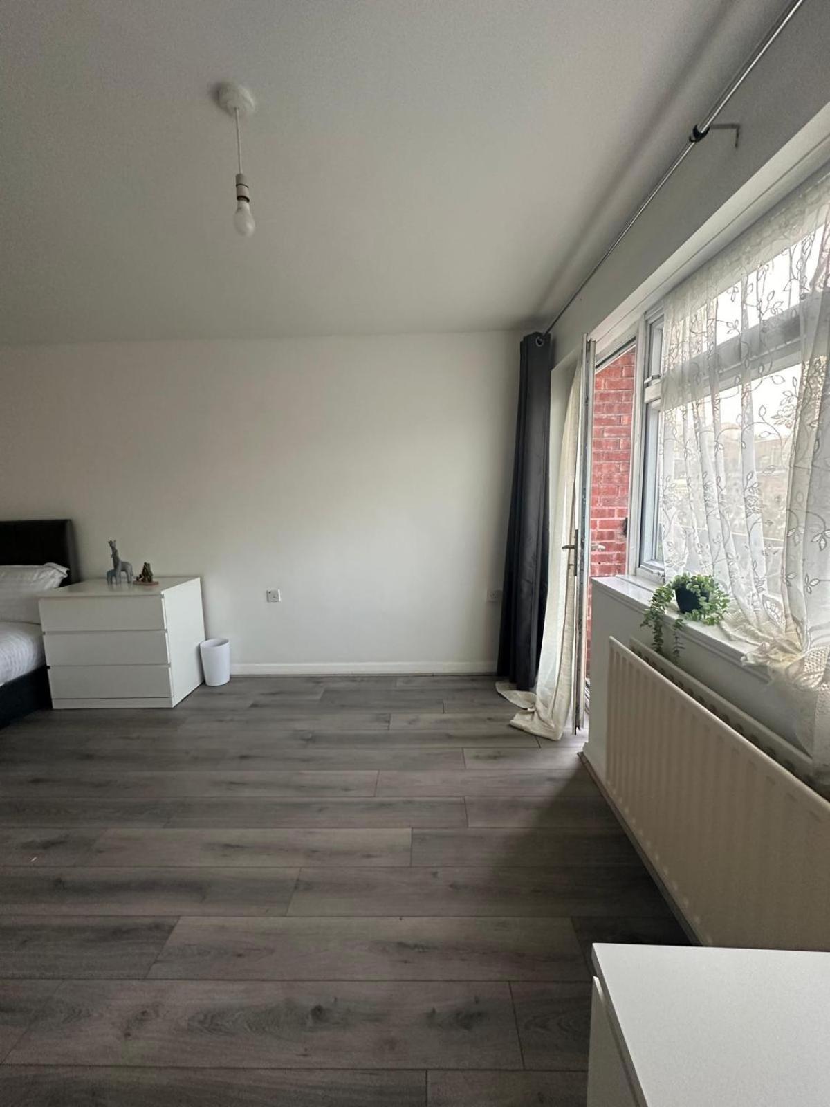Modern Room In A 4 Bedroom Flat In London, Shared Bathroom! Luaran gambar